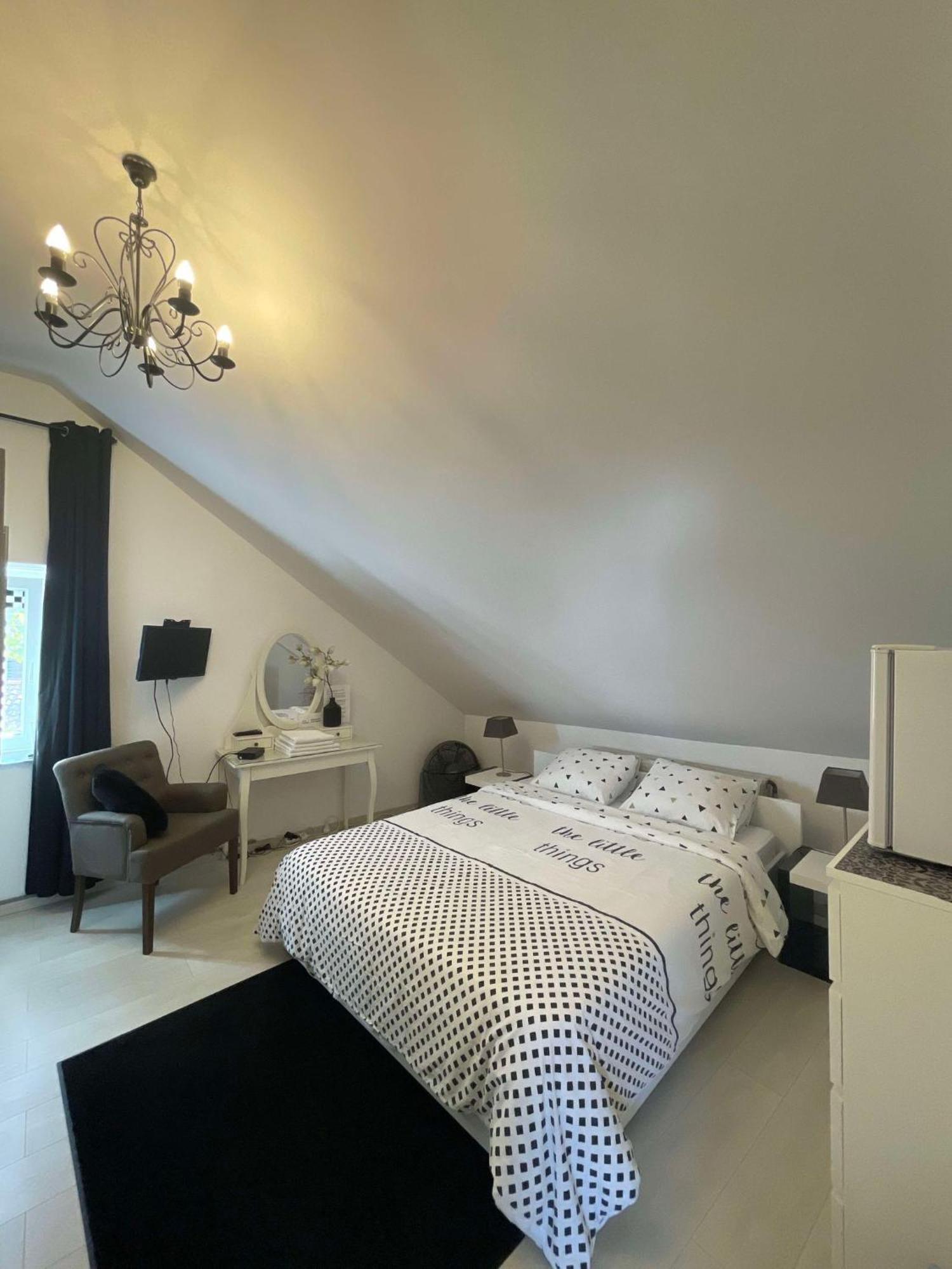 Samos Babbis Bed & Breakfast Heerlen Ngoại thất bức ảnh